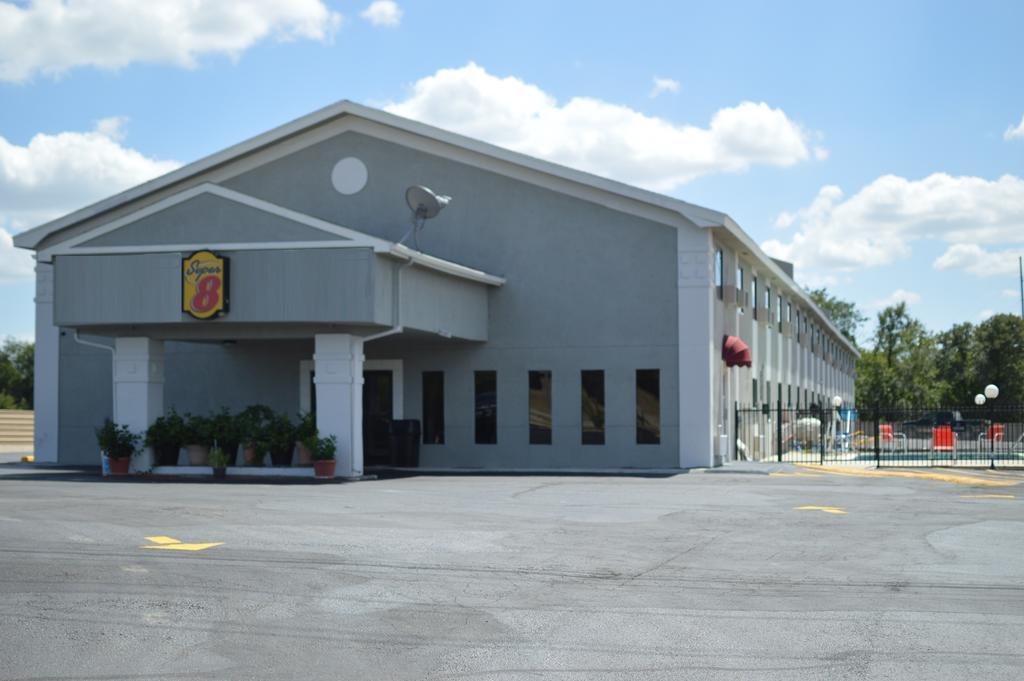 Super 8 By Wyndham Ardmore Bagian luar foto