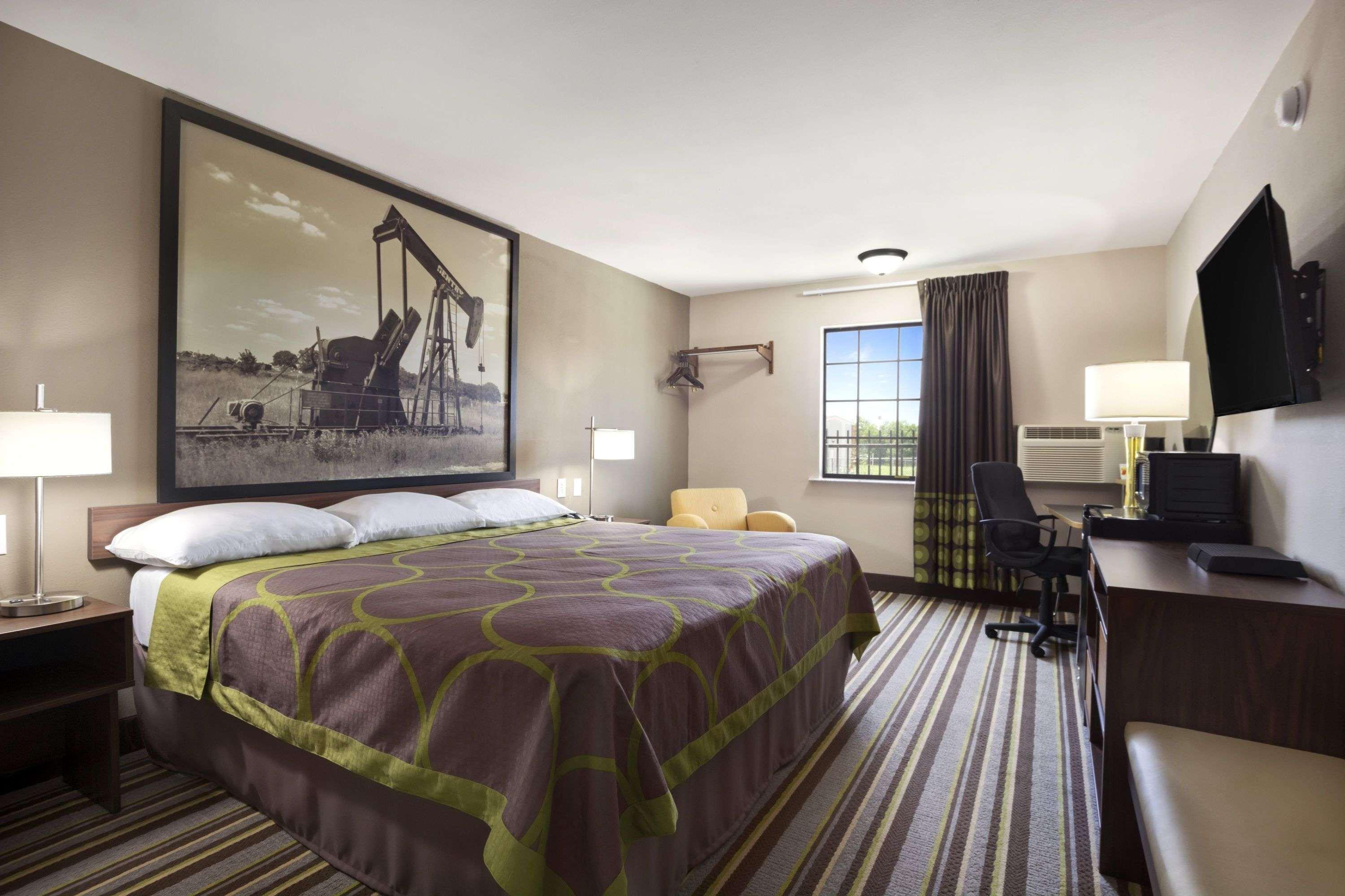 Super 8 By Wyndham Ardmore Bagian luar foto