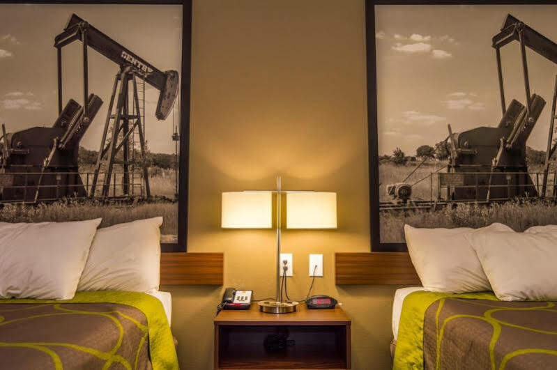 Super 8 By Wyndham Ardmore Bagian luar foto
